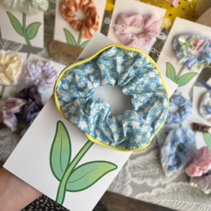 Scrunchie flower card.