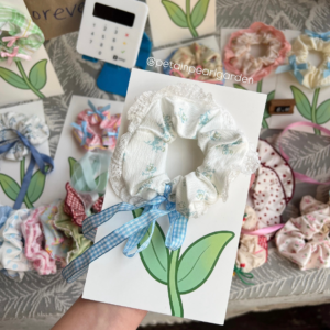 Scrunchie flower card.