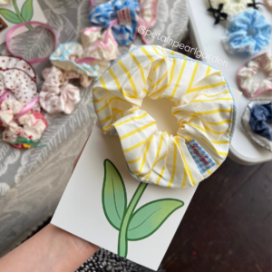 Scrunchie flower card.